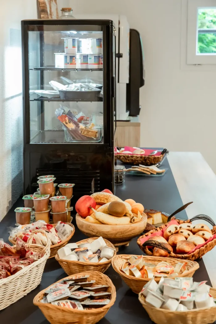 Appart'Hôtel Brest - Le buffet du petit-déjeuner Appart'Hôtel Brest - Le buffet du petit-déjeuner