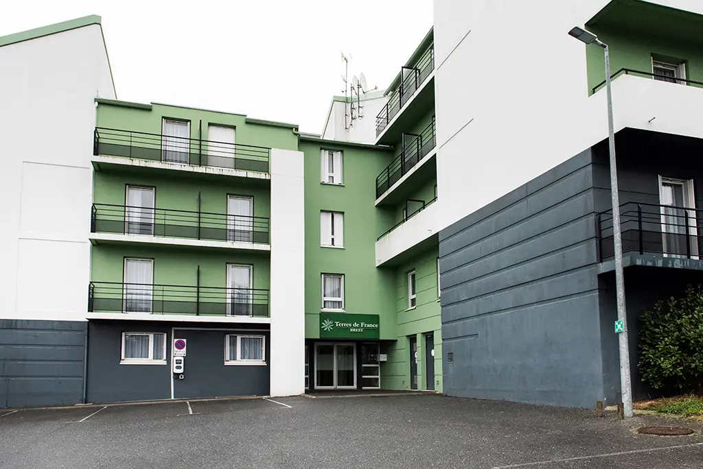Appart’Hôtel Brest Pasteur Terres de France, résidence moderne à Brest idéale pour des séjours courts et longs.