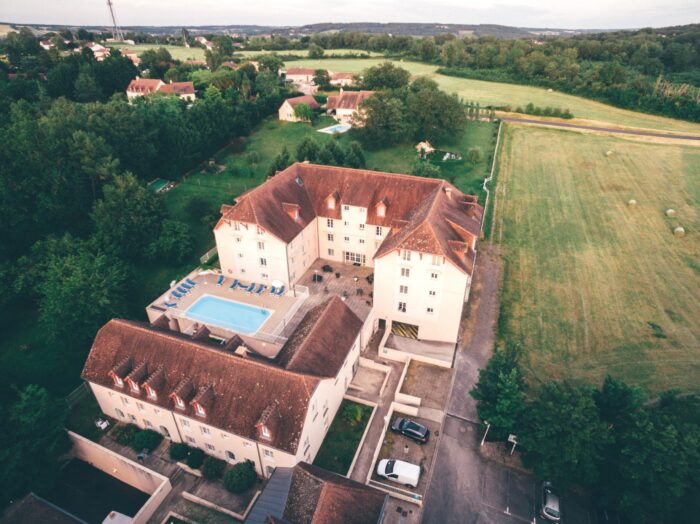 Appart'Hôtel La Roche Posay - les bâtiments en vue aérienne Appart'Hôtel La Roche Posay - les bâtiments en vue aérienne