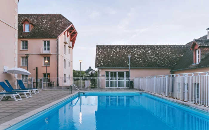 Appart'Hôtel La Roche Posay - la piscine Appart'Hôtel La Roche Posay - la piscine