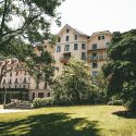 Résidence Appart’Hôtel Le Splendid Allevard Terres de France, idéale pour les séjours bien-être, cures et vacances en montagne.