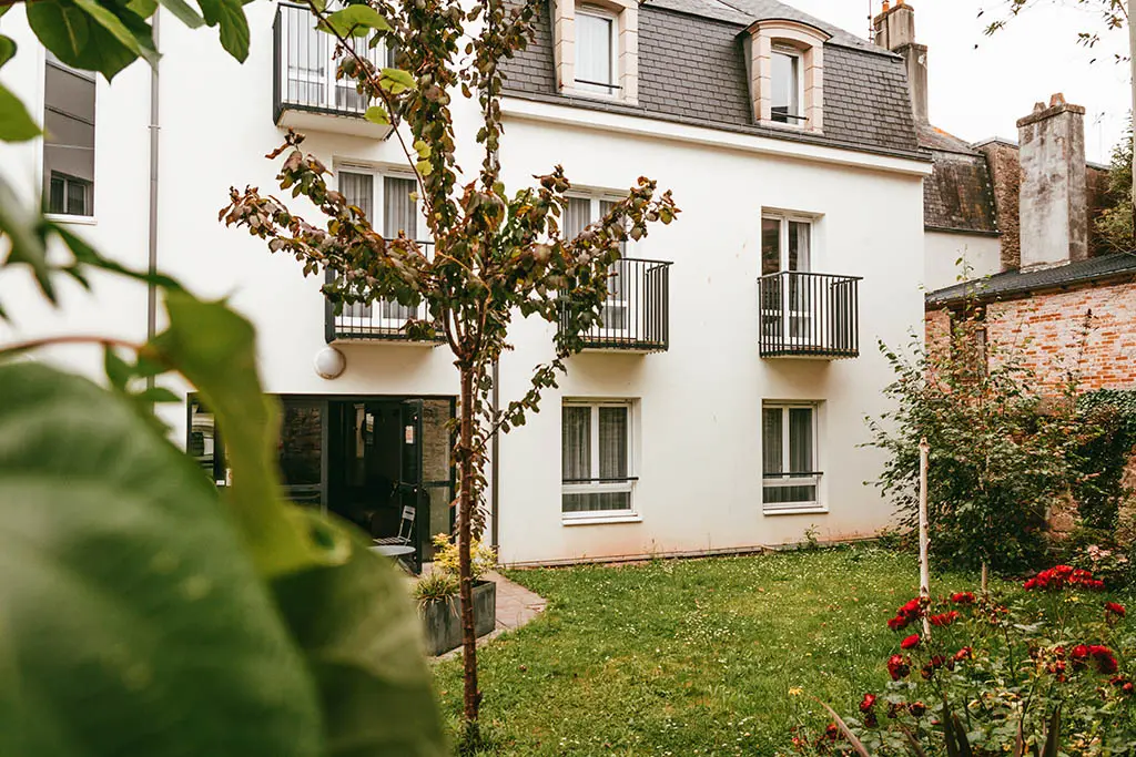 Appart’Hôtel Quimper Terres de France, résidence moderne au cœur du Finistère pour séjours touristiques et professionnels.