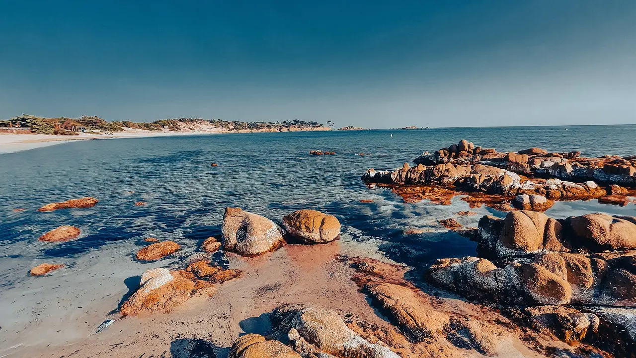 Séjour en Corse, plages préservées, nature sauvage et ambiance méditerranéenne