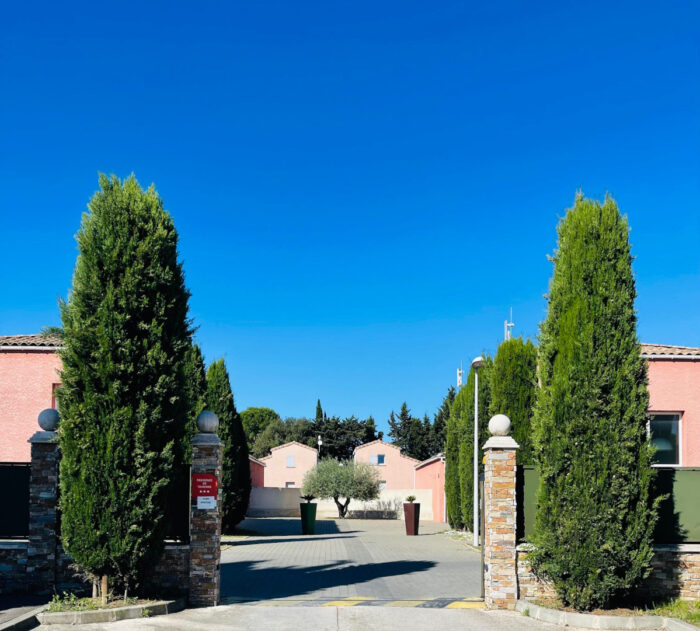 Domaine de Bacchus - entrée de la résidence