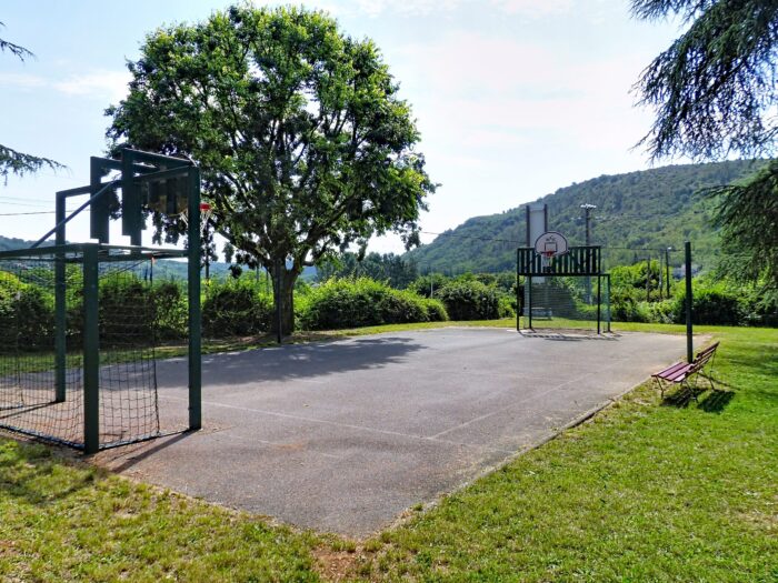 Domaine des Vans - Le terrain multisport Domaine des Vans - Le terrain multisport