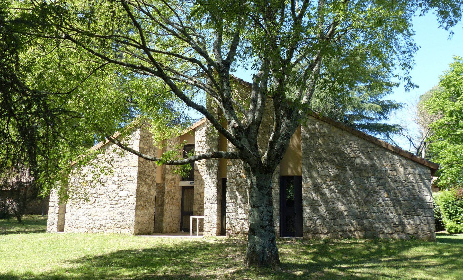 Résidence Domaine des Vans à Chambonas, hébergements Terres de France pour des vacances nature en Ardèche.