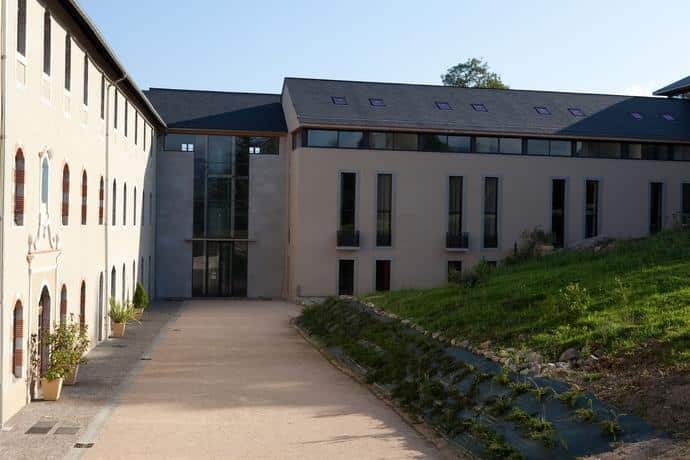 Résidence Domaine du Palais à Saint-Lizier, hébergements Terres de France pour des séjours nature en Ariège.