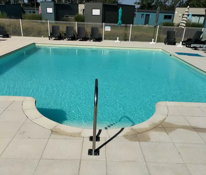 Domaine du Moulin Neuf - La piscine