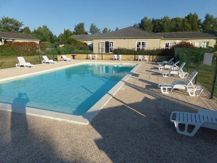 Hameaux de Miel - La piscine extérieure