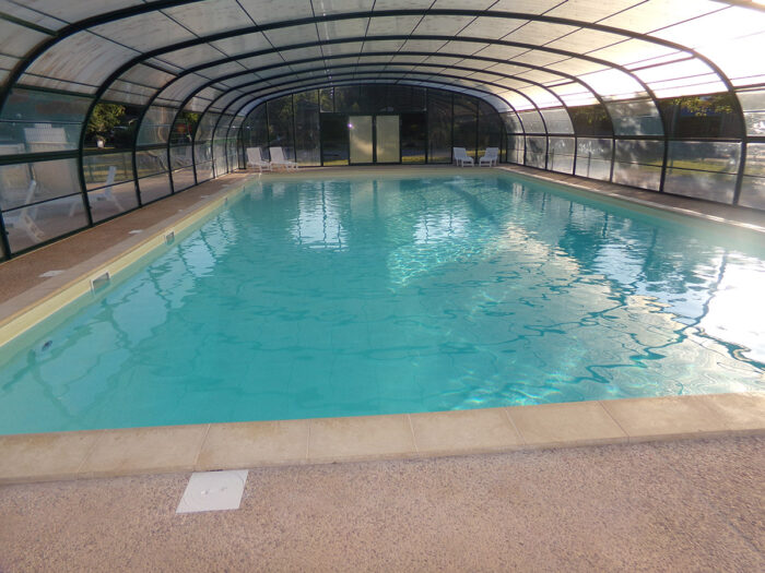 Hameaux de Miel - La piscine couverte chauffée