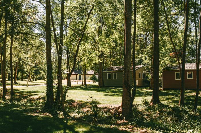 Moncontour Active Park à Moncontour, hébergements Terres de France avec activités de plein air et lac dans la Vienne