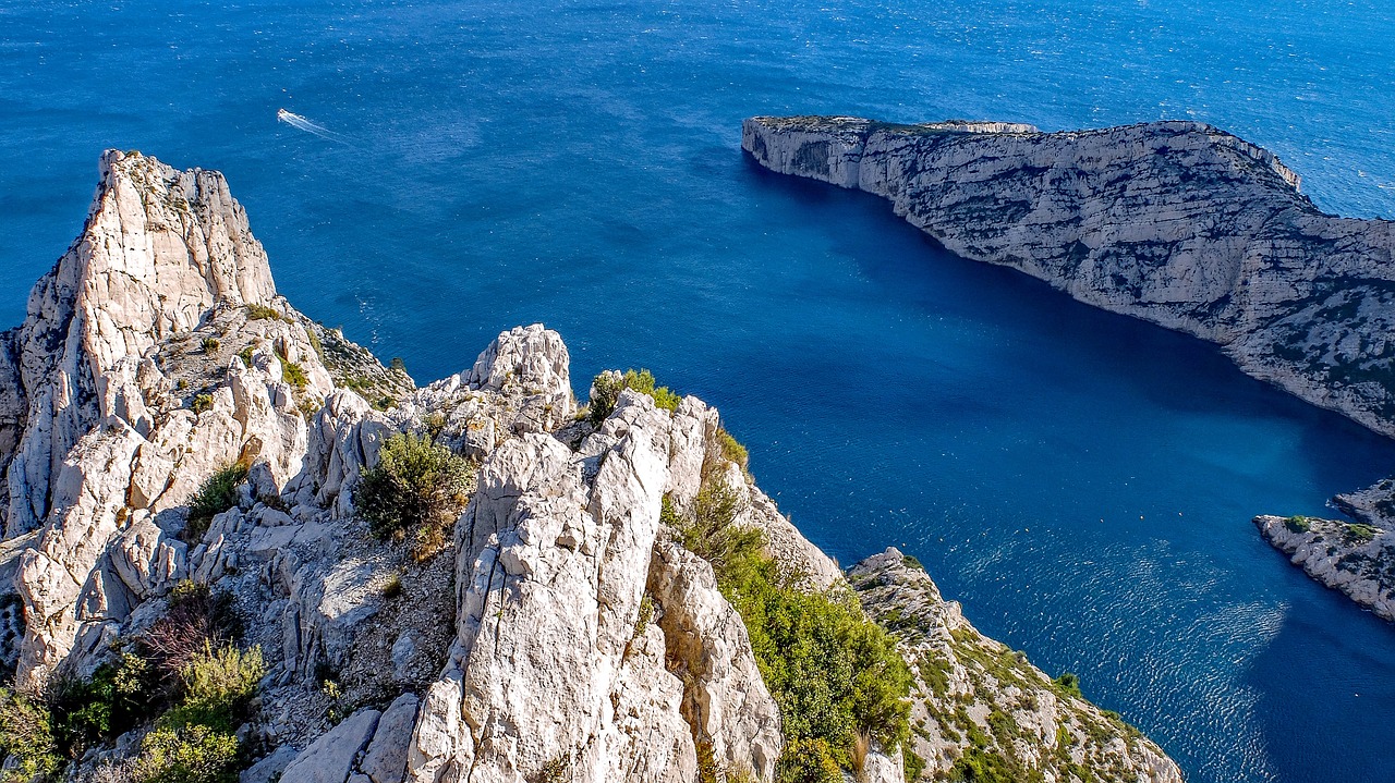 Séjour dans les Bouches-du-Rhône (13) : littoral méditerranéen, calanques et nature provençale