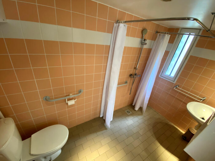 Domaine des Vans - Salle d'eau et toilettes PMR Domaine des Vans - Salle d'eau et toilettes PMR