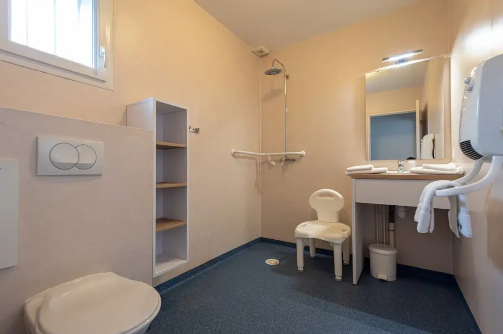 Domaine du Golf - La salle de bain PMR