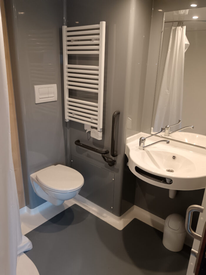 Domaine du Moulin Neuf - Salle de bain PMR Domaine du Moulin Neuf - Salle de bain PMR