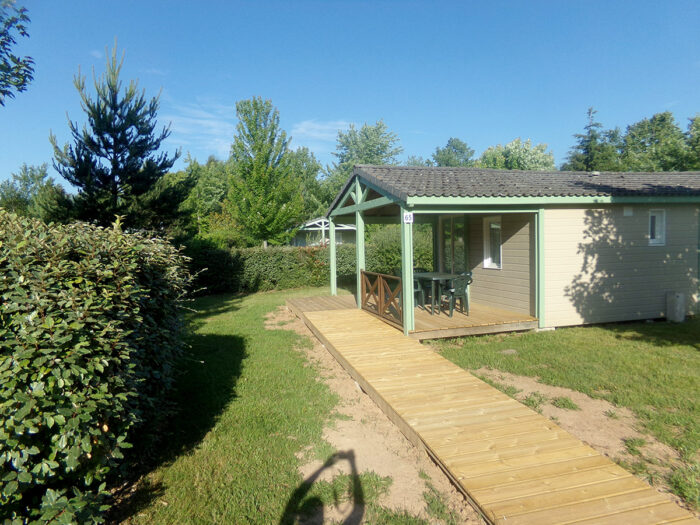 Hameaux de Miel - La terrasse avec rampe PMR Hameaux de Miel - La terrasse avec rampe PMR
