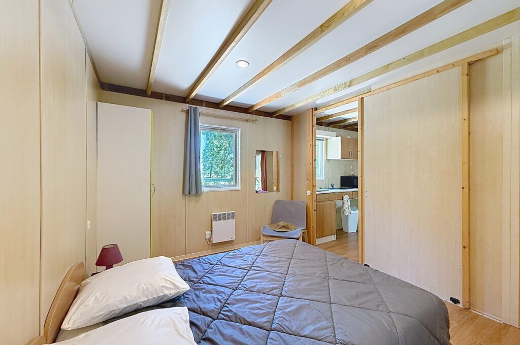 Moncontour active Park - Chalet PMR - La chambre