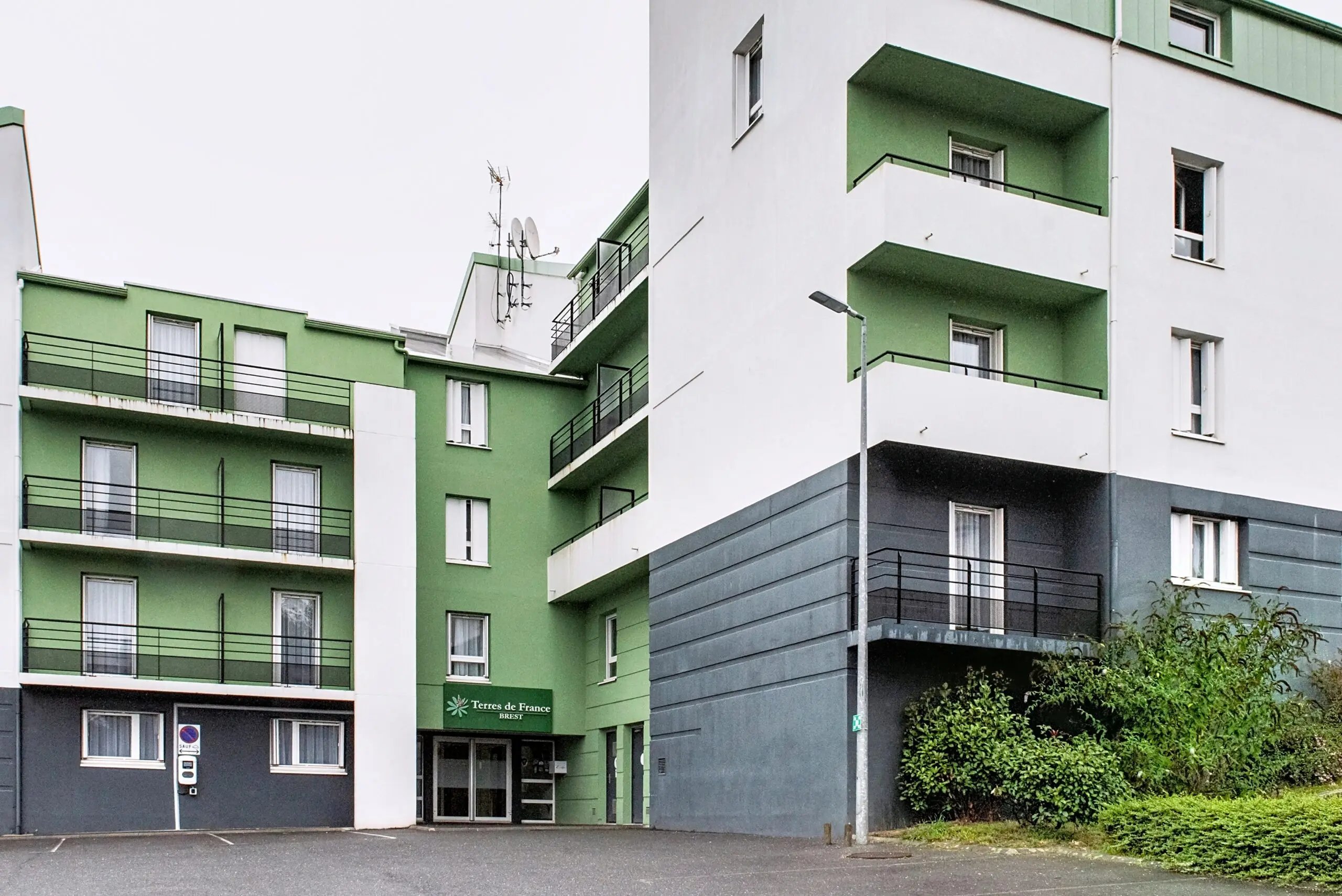 Appart’Hôtel Brest Pasteur Terres de France, résidence moderne à Brest idéale pour des séjours courts et longs.