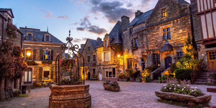 Rochefort-en-Terre dans le Morbihan, village fleuri idéal pour un week-end nature en Bretagne