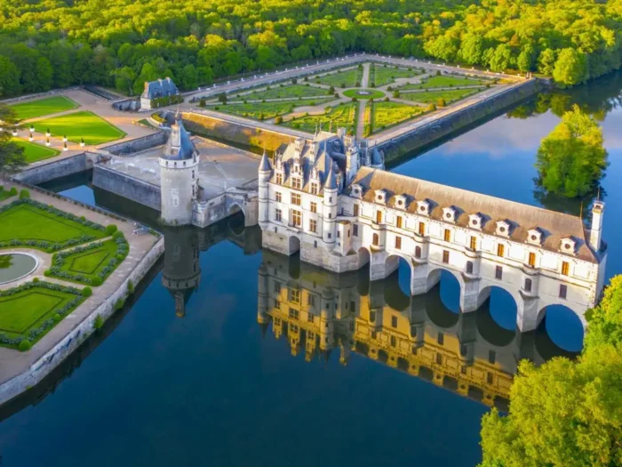 Château de la Loire en Touraine entouré de nature, idéal pour un week-end découverte
