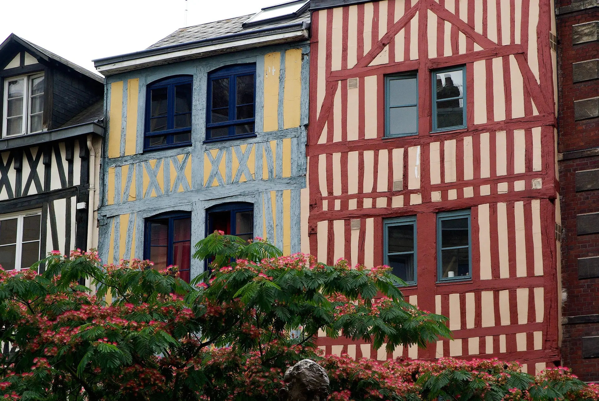 Rues de Rouen avec maison à colombages