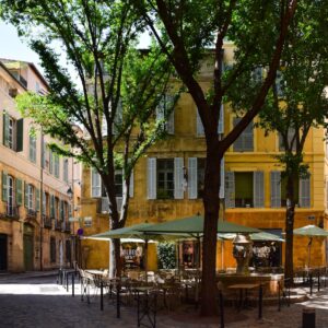 Place charmante typique d'Aix-en-Provence