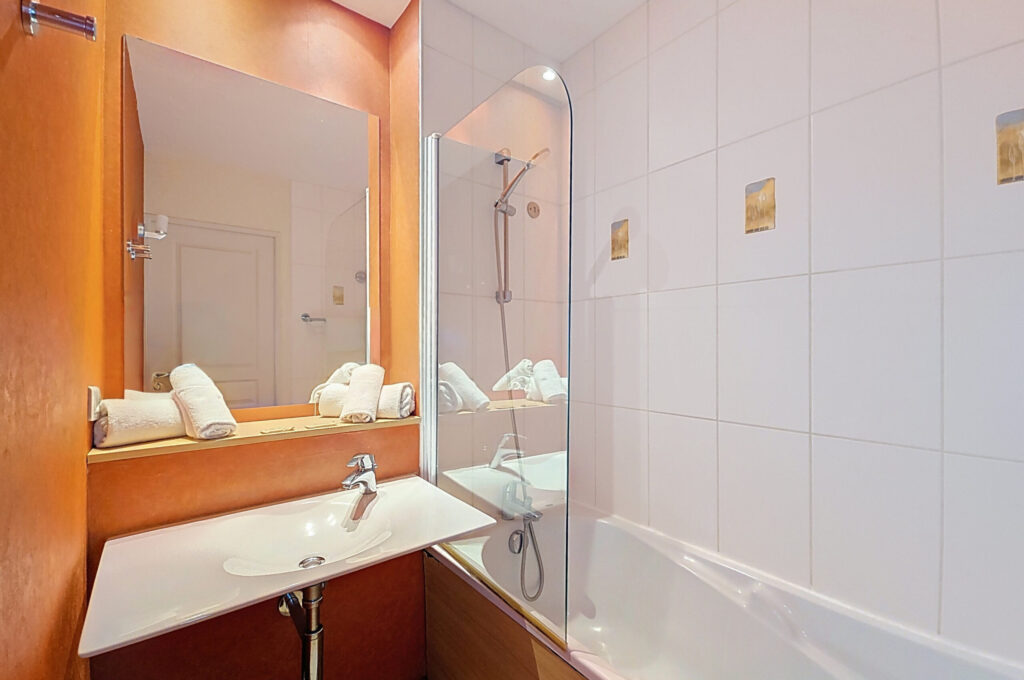 Domaine du Val d'Amboise - Maison 3 pièces Duplex - salle de bain